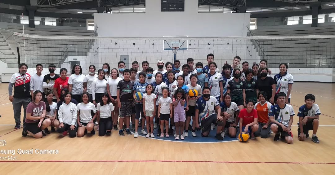 Entrenamiento de voleibol en Machala Voley Club